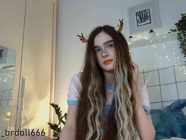 BrokenDoll666 webcam