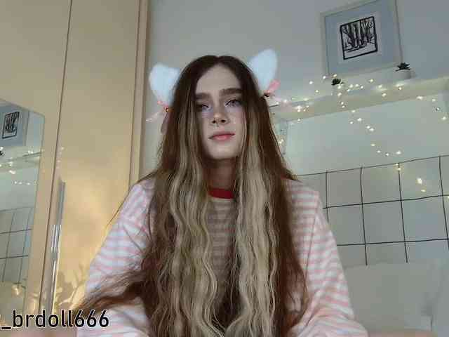 BrokenDoll666 webcam