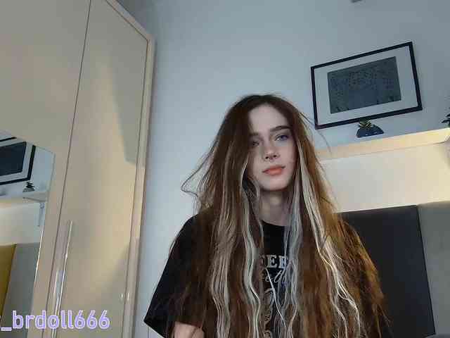 BrokenDoll666 webcam