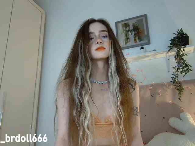 BrokenDoll666 webcam