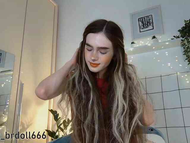 BrokenDoll666 webcam