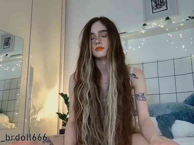 BrokenDoll666 webcam