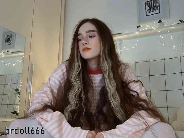 BrokenDoll666 webcam