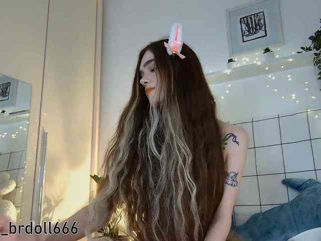 BrokenDoll666 webcam