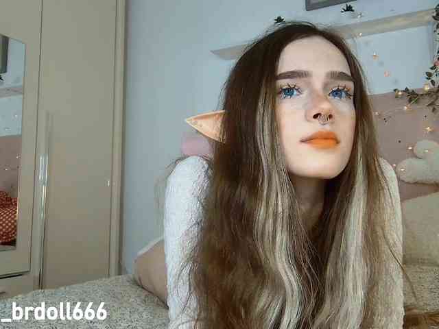 BrokenDoll666 webcam