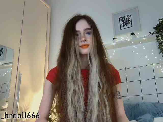 BrokenDoll666 webcam