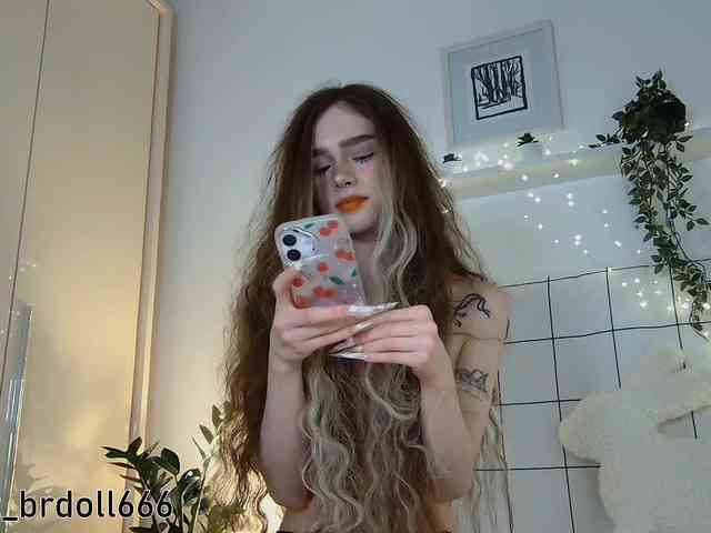 BrokenDoll666 webcam