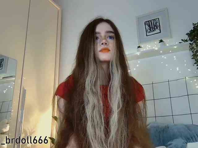 BrokenDoll666 webcam