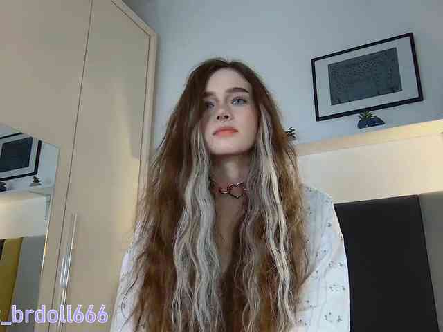 BrokenDoll666 webcam