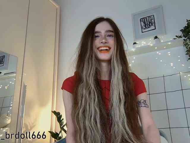 BrokenDoll666 webcam