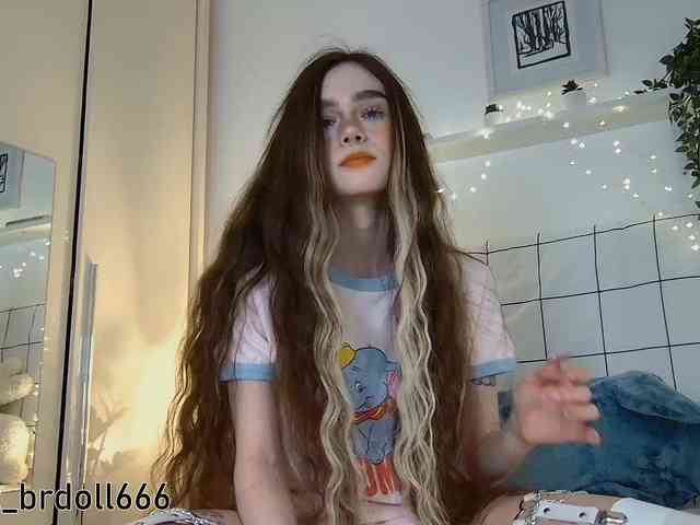 BrokenDoll666 webcam