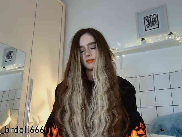 BrokenDoll666 webcam
