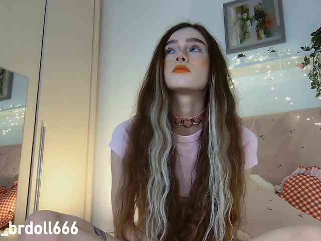 BrokenDoll666 webcam