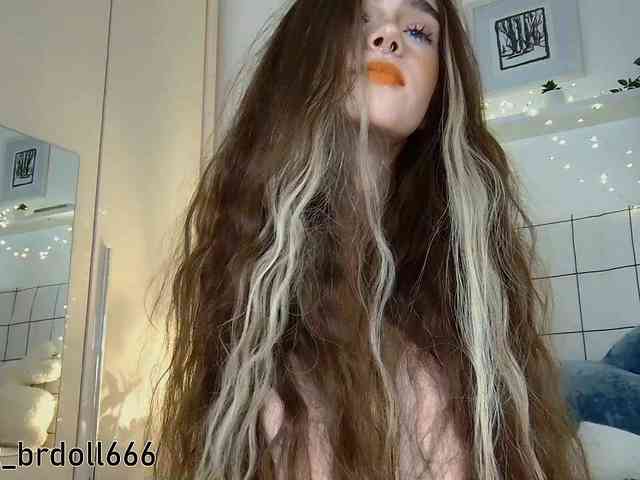 BrokenDoll666 webcam
