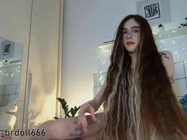 BrokenDoll666 webcam