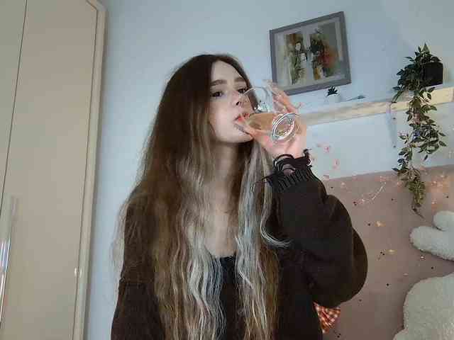 BrokenDoll666 webcam