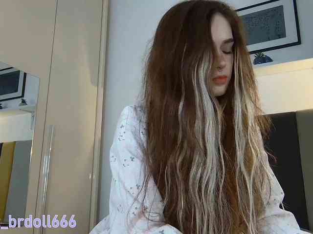 BrokenDoll666 webcam