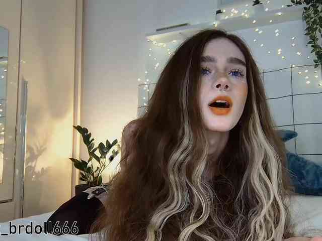 BrokenDoll666 webcam