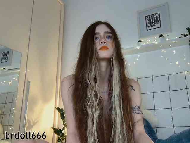 BrokenDoll666 webcam