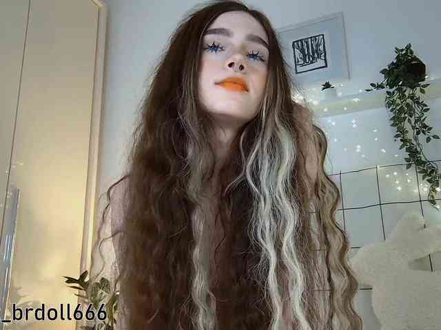 BrokenDoll666 webcam