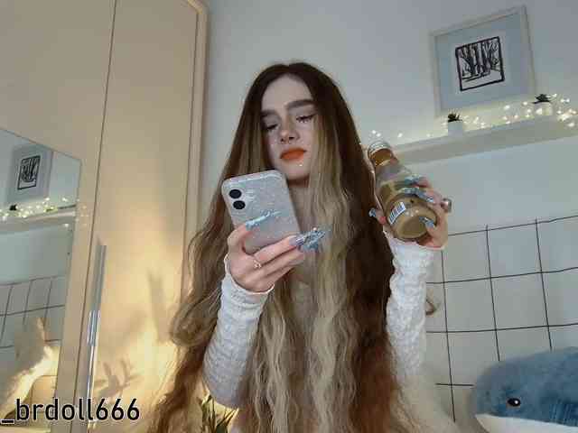 BrokenDoll666 webcam