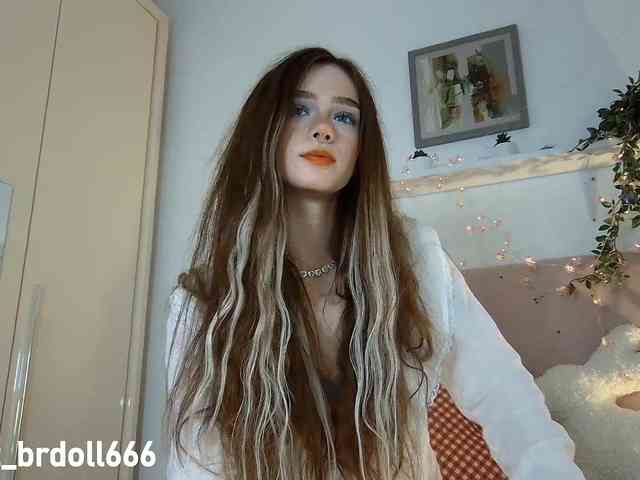 BrokenDoll666 webcam