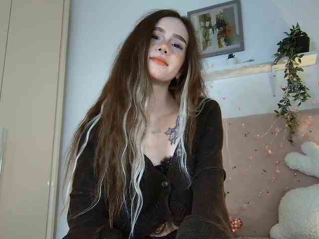 BrokenDoll666 webcam