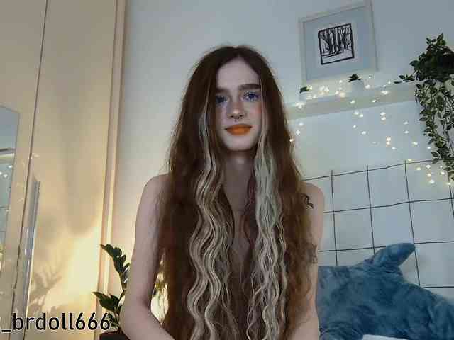 BrokenDoll666 webcam