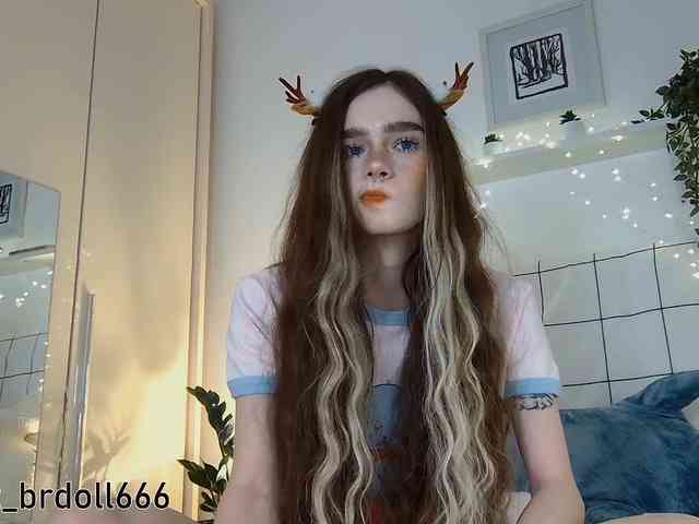 BrokenDoll666 webcam