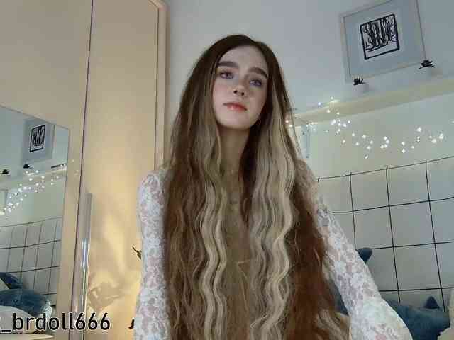 BrokenDoll666 webcam