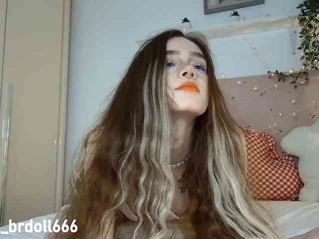 BrokenDoll666 webcam
