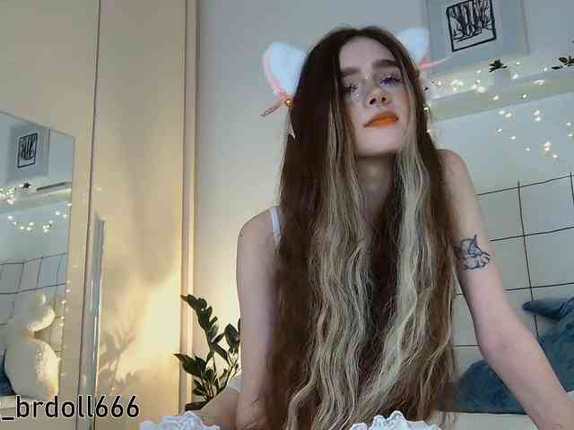 BrokenDoll666 webcam