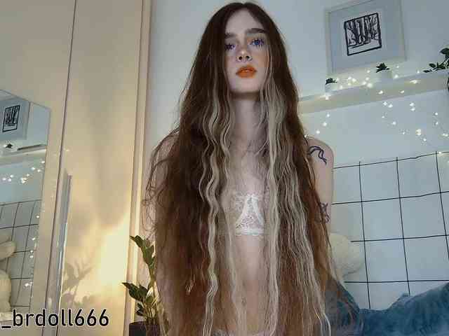 BrokenDoll666 webcam