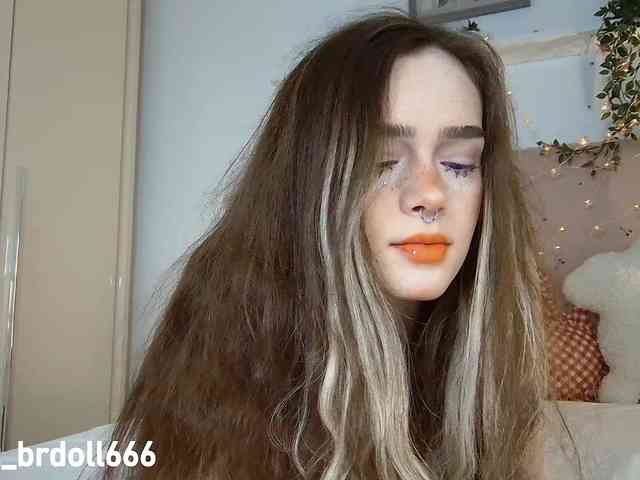 BrokenDoll666 webcam