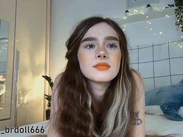 BrokenDoll666 webcam