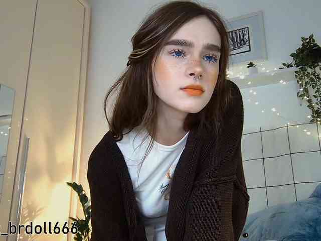BrokenDoll666 webcam