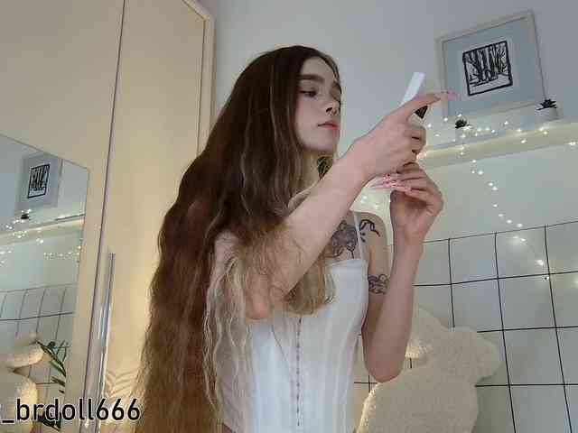 BrokenDoll666 webcam