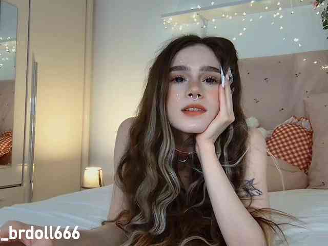 BrokenDoll666 webcam