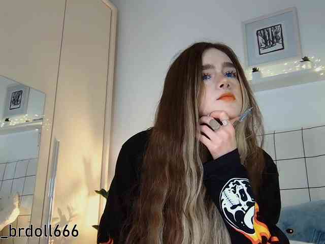 BrokenDoll666 webcam