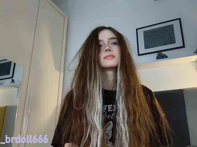BrokenDoll666 webcam