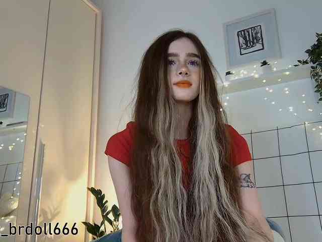 BrokenDoll666 webcam