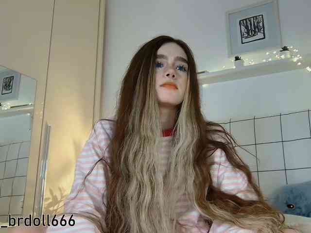 BrokenDoll666 webcam