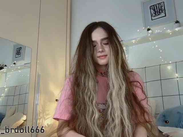 BrokenDoll666 webcam
