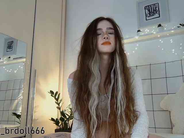 BrokenDoll666 webcam