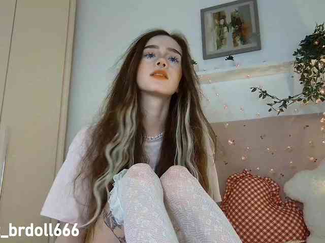 BrokenDoll666 webcam
