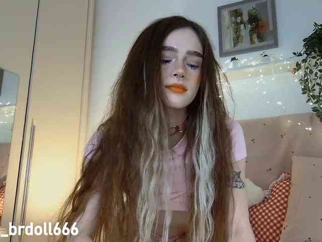 BrokenDoll666 webcam