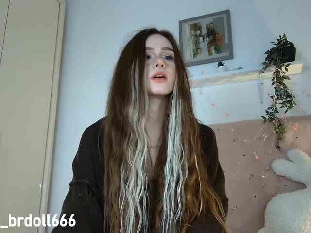 BrokenDoll666 webcam