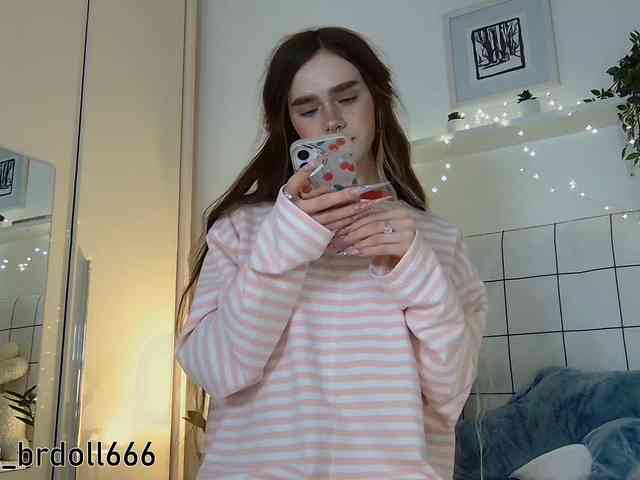 BrokenDoll666 webcam
