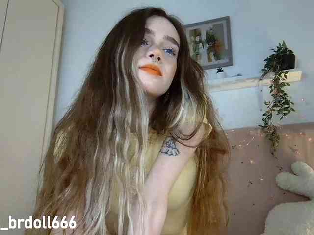 BrokenDoll666 webcam
