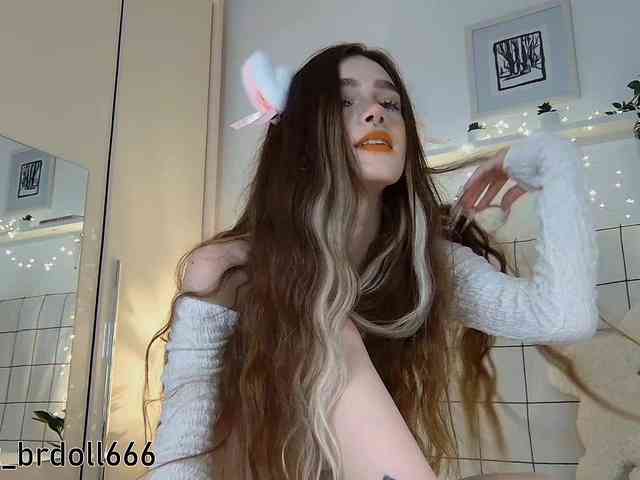 BrokenDoll666 webcam